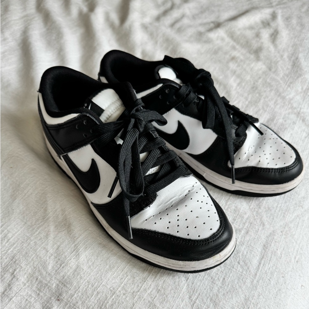 Nike panda low dunks
